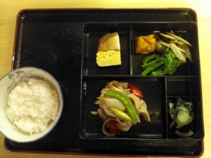 エコル・ア・パンセの手作り夕食